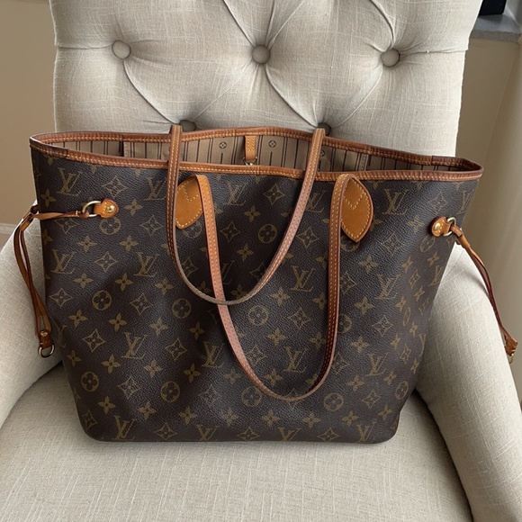 Louis Vuitton Handbags - Louis Vuitton Neverfull MM tote